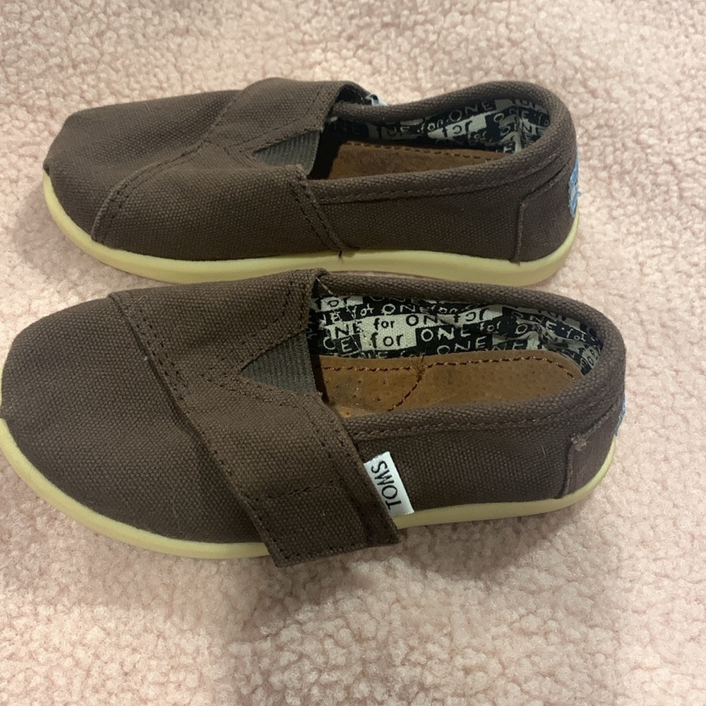 Toms brown slip -on size T8 - Picture 2 of 6